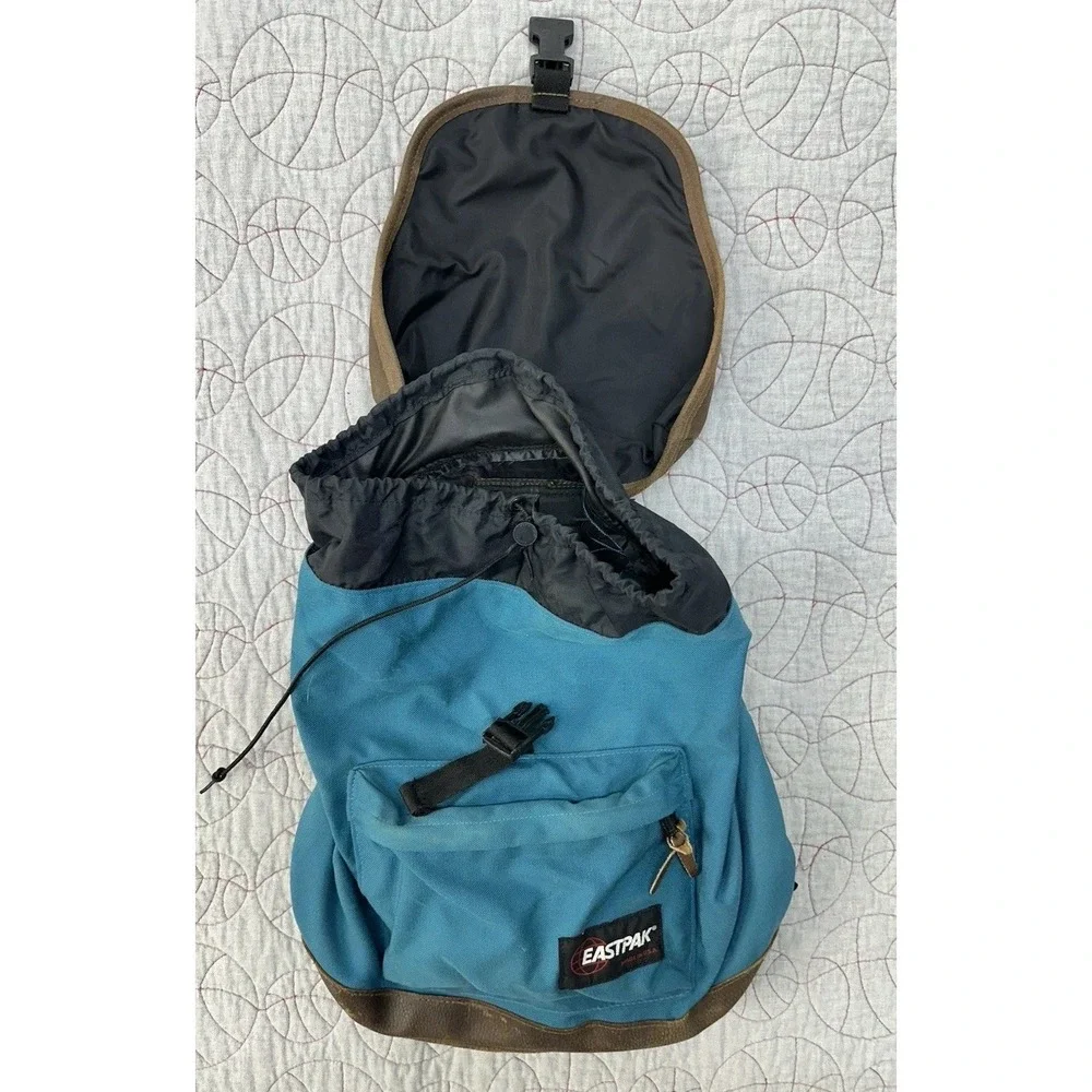 EASTPAK Blue‎ Teal Leather Flip Top Flap Cinch Leather Bottom USA